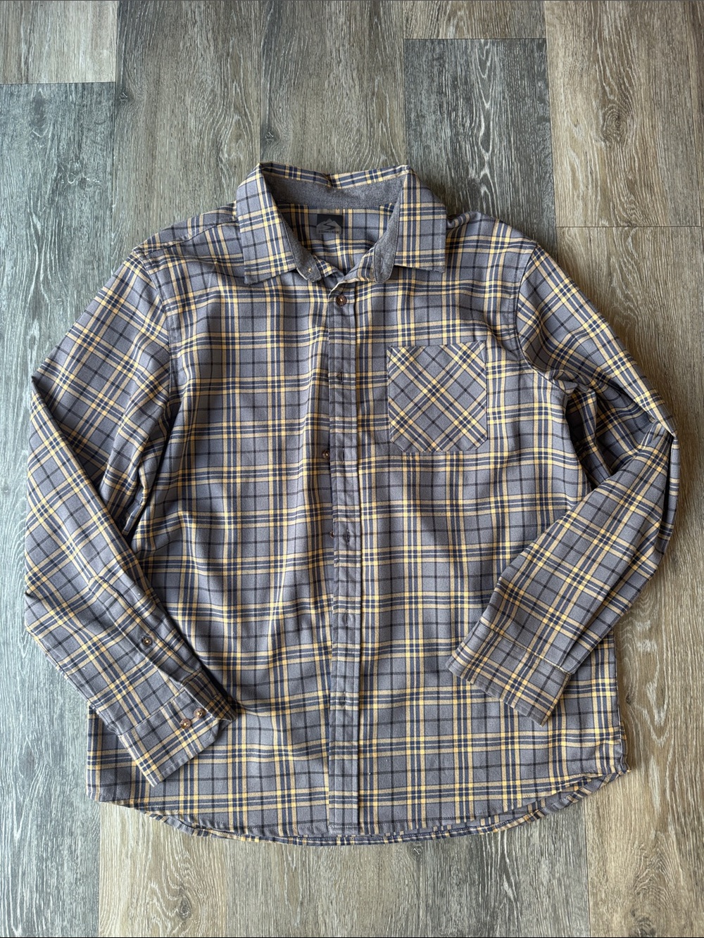 Men's Casual Plaid Button-Down Shirt in Gray and Yellow
